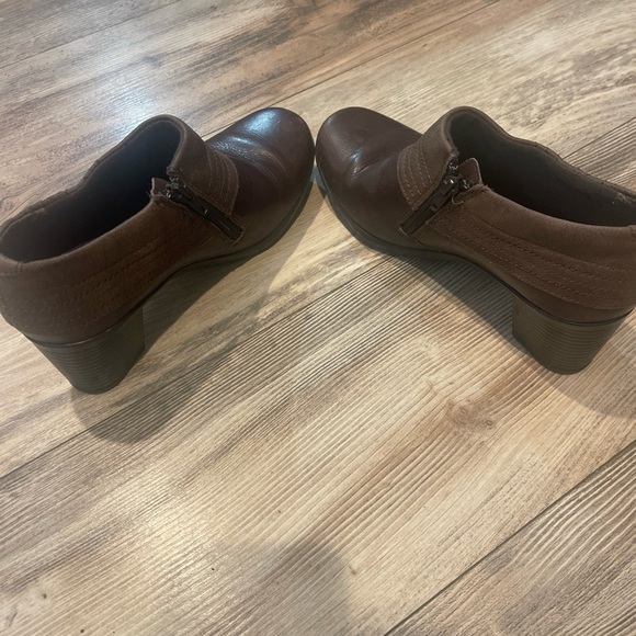 Clarks Bendables Bootie Womens 8.5M Brown Leather Side Zip Block Heel - Picture 6 of 7